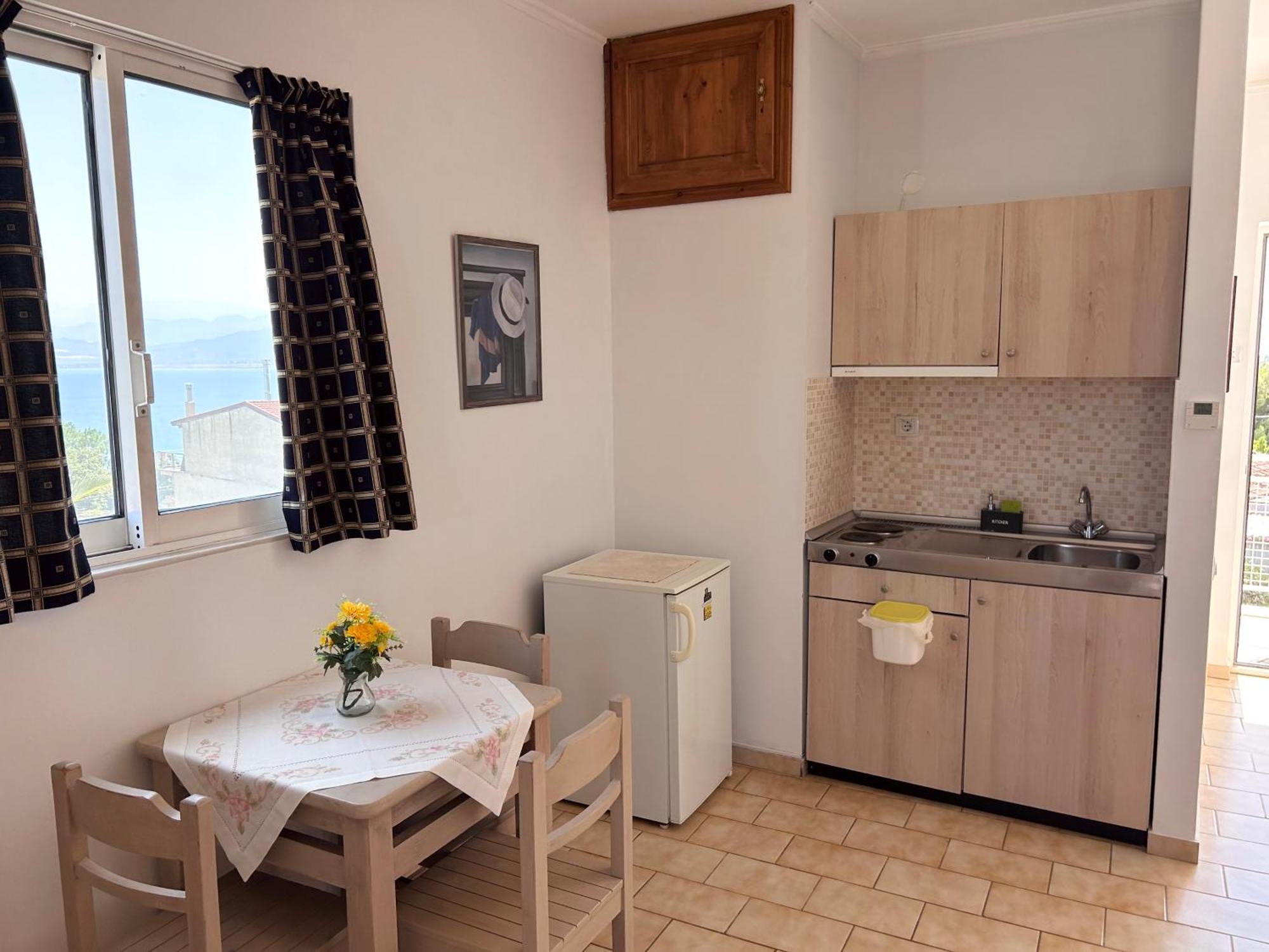 Bay Holiday Hotel & Spa Karavomilos  Екстер'єр фото
